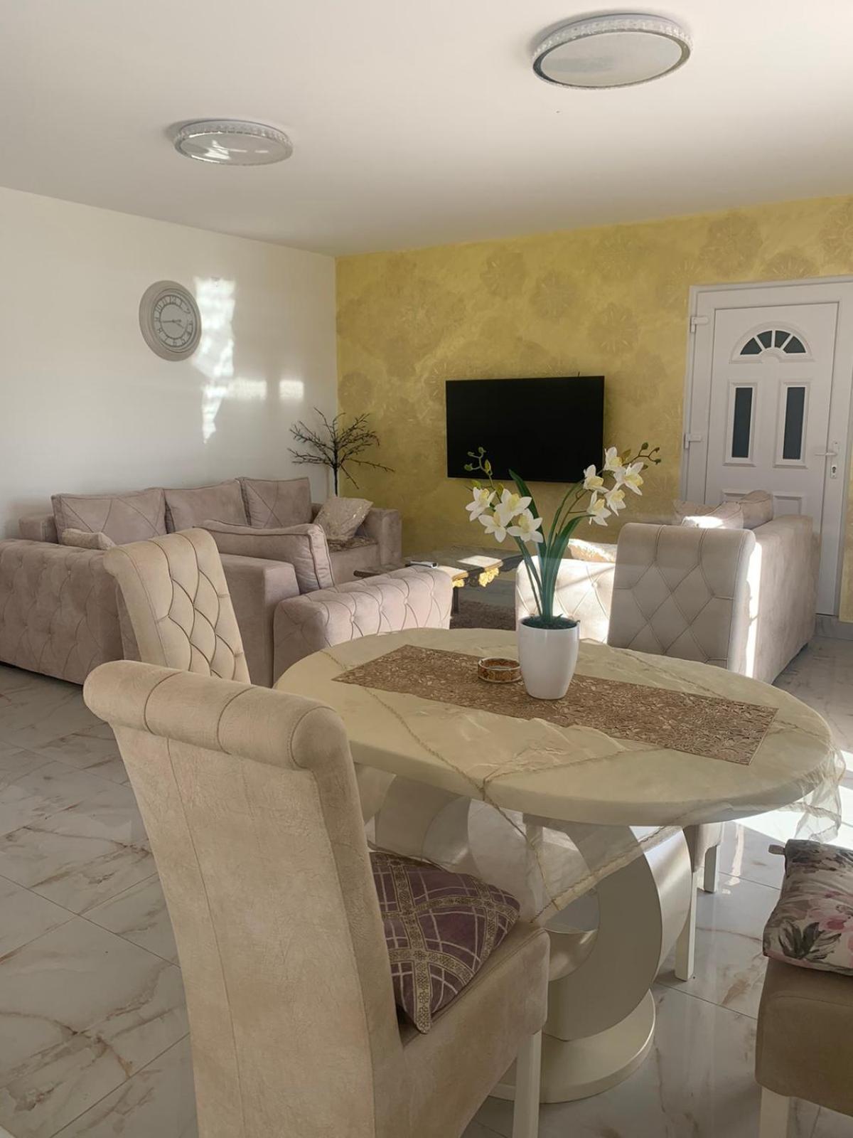Dina Lux Apartman Jagodina Εξωτερικό φωτογραφία